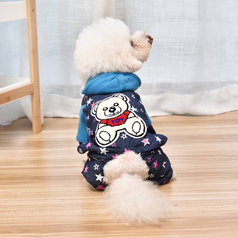 Nhà máy bán quần áo cho thú cưng, mèo và mèo vào mùa thu và mùa đông.