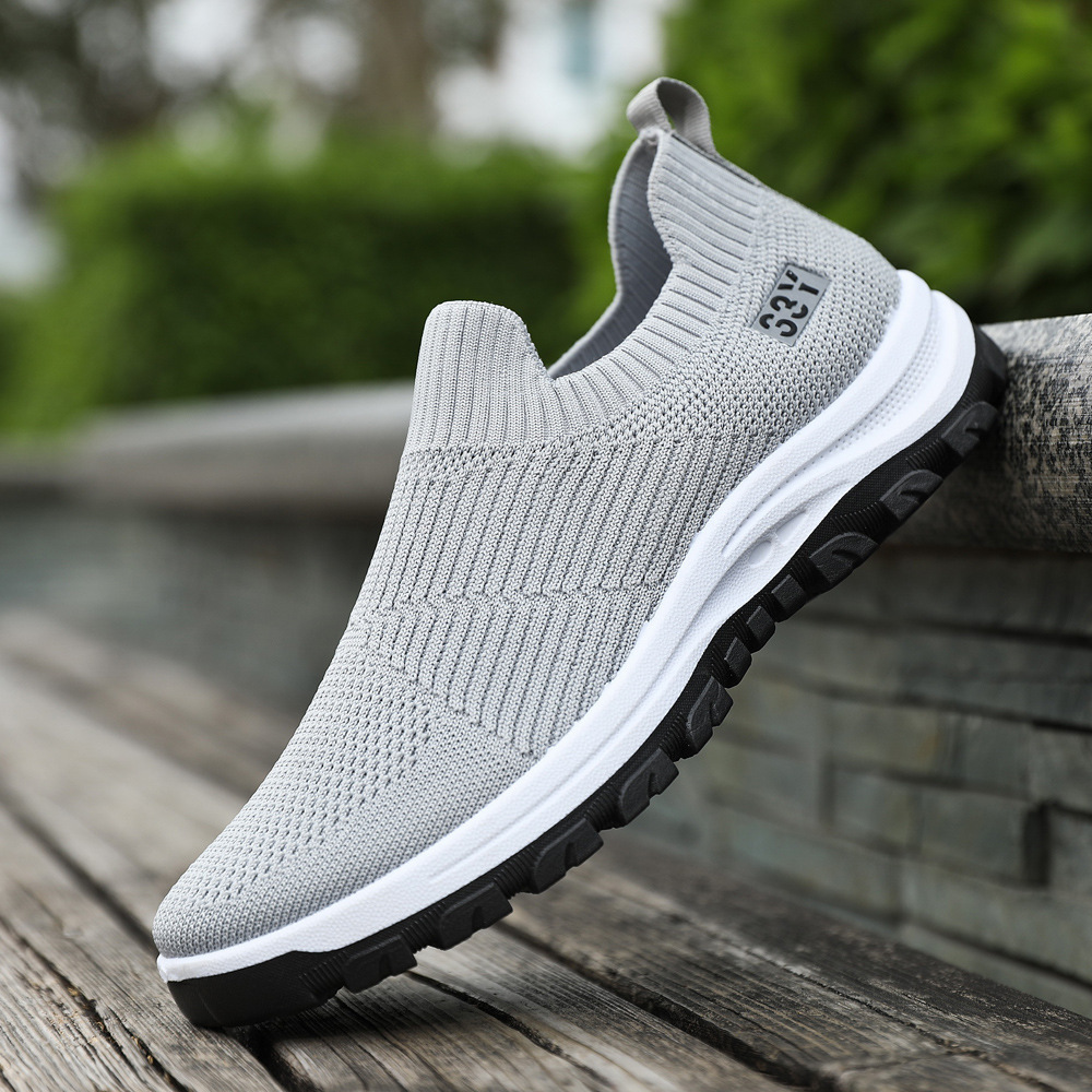Customize a big one-legged man's Autumn Socks, air-trapped, high-weave shoes to walk and relax.