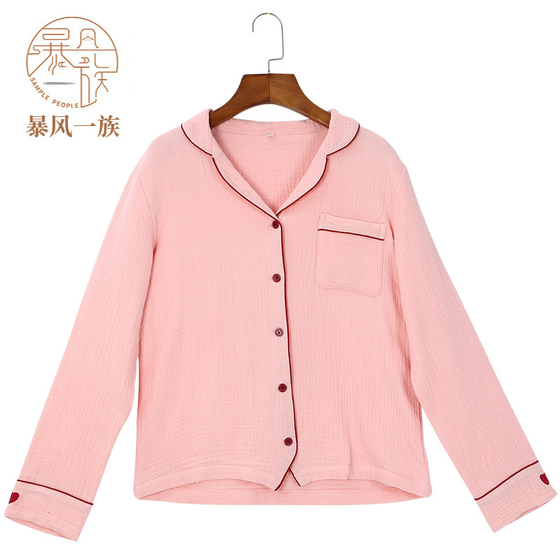 Chiếc váy Hàn Quốc cho một cô gái mặc đồ ngủ.