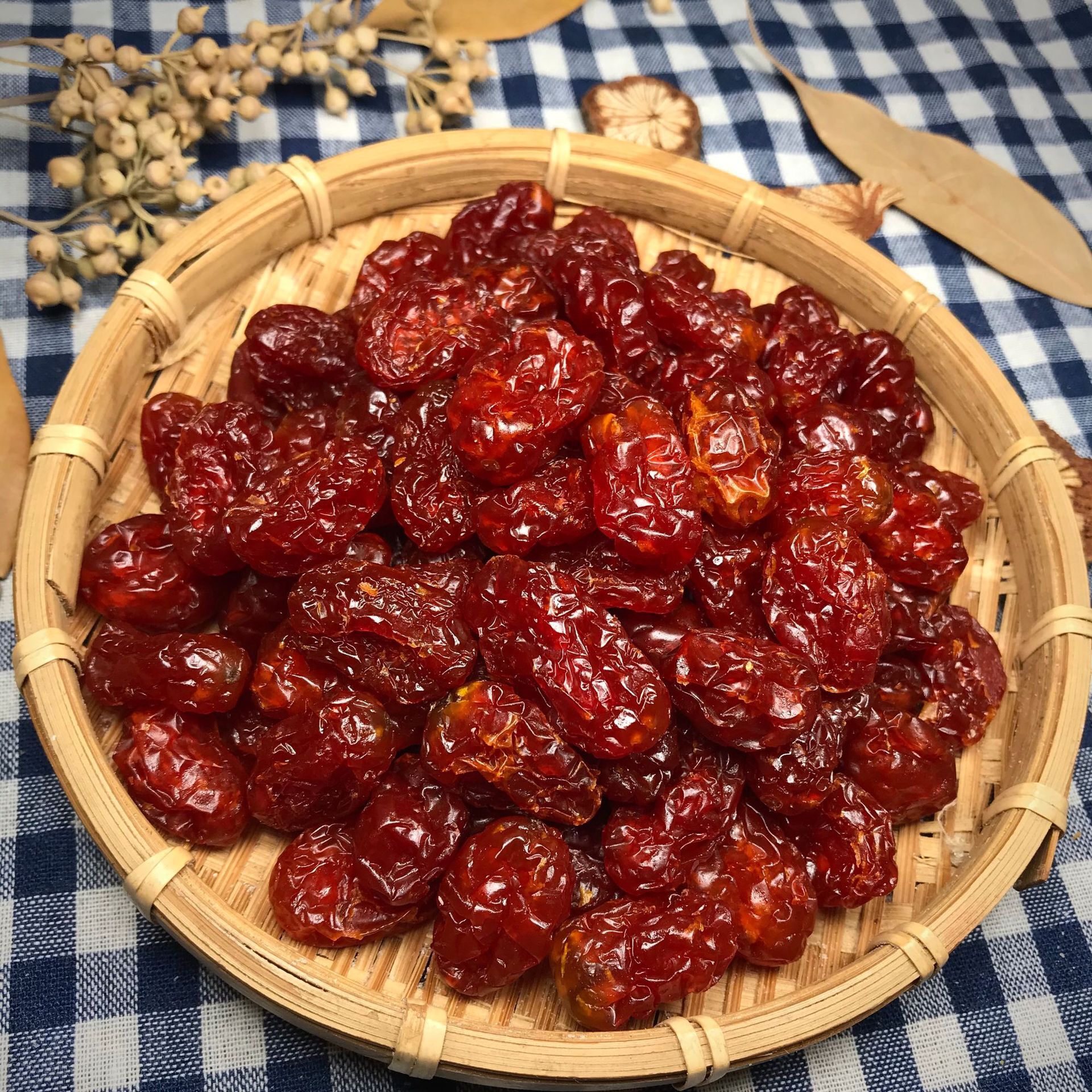 Hoa quả St. Mary, và bánh trái cây và bánh snack.