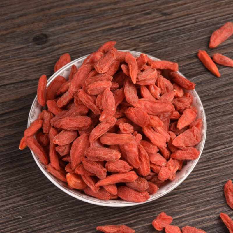 The plant sells 250 g cans of large grains of fruit in the direct market.