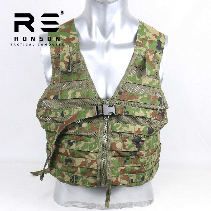 A tactical vest can be removed from the chest-mounted horse armor shield and built on hand.