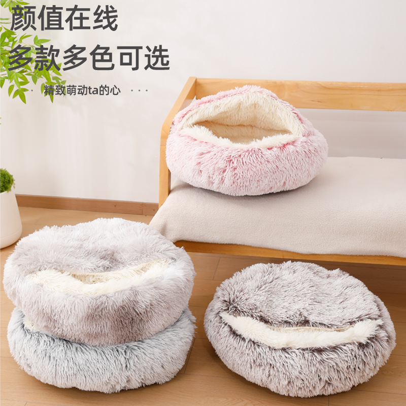 Cái tổ mèo là một cái tổ thú cưng ấm áp được bao quanh vào mùa đông.