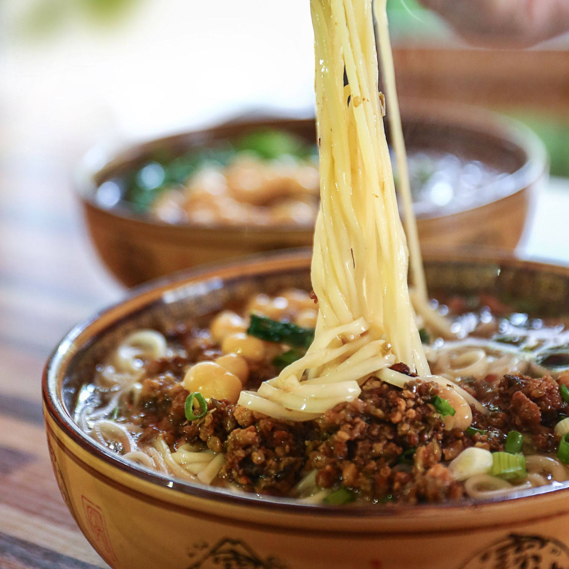 Một kg nước sốt ở nhà ăn trường của công ty nước sốt thịt bò tư nhân cho nước sốt thịt bò nướng