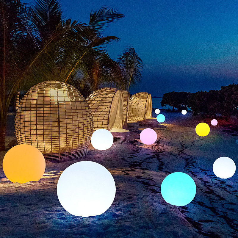 Led-lighted solar courtyard spherical lights on the garden lawn of the villa decorated the waterproof outdoor atmosphere lights