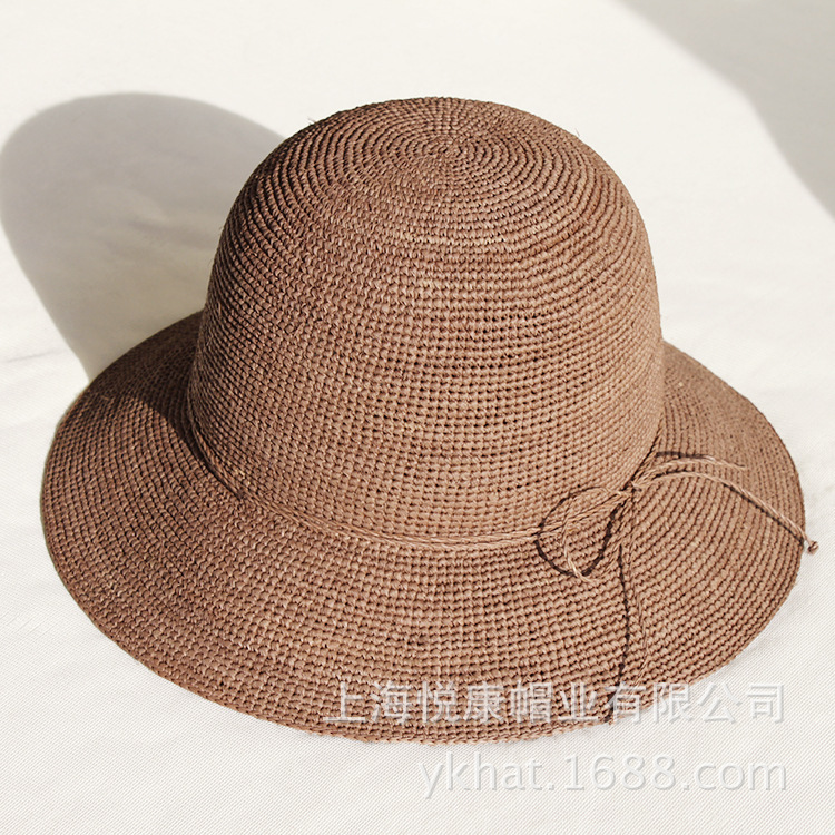 The Straw Hat Girl's Summer Hand with the Laffith Hat, the 8CM female sunshade, can fold the hat.