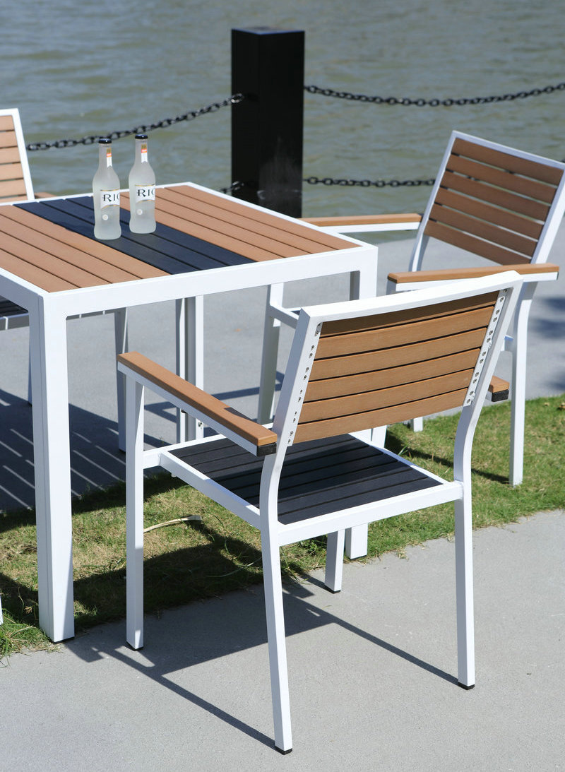 Wholesale of an outdoor furniture table and chair on the balcony, on the composure-resistant wood table and on the indoor garden restaurant.