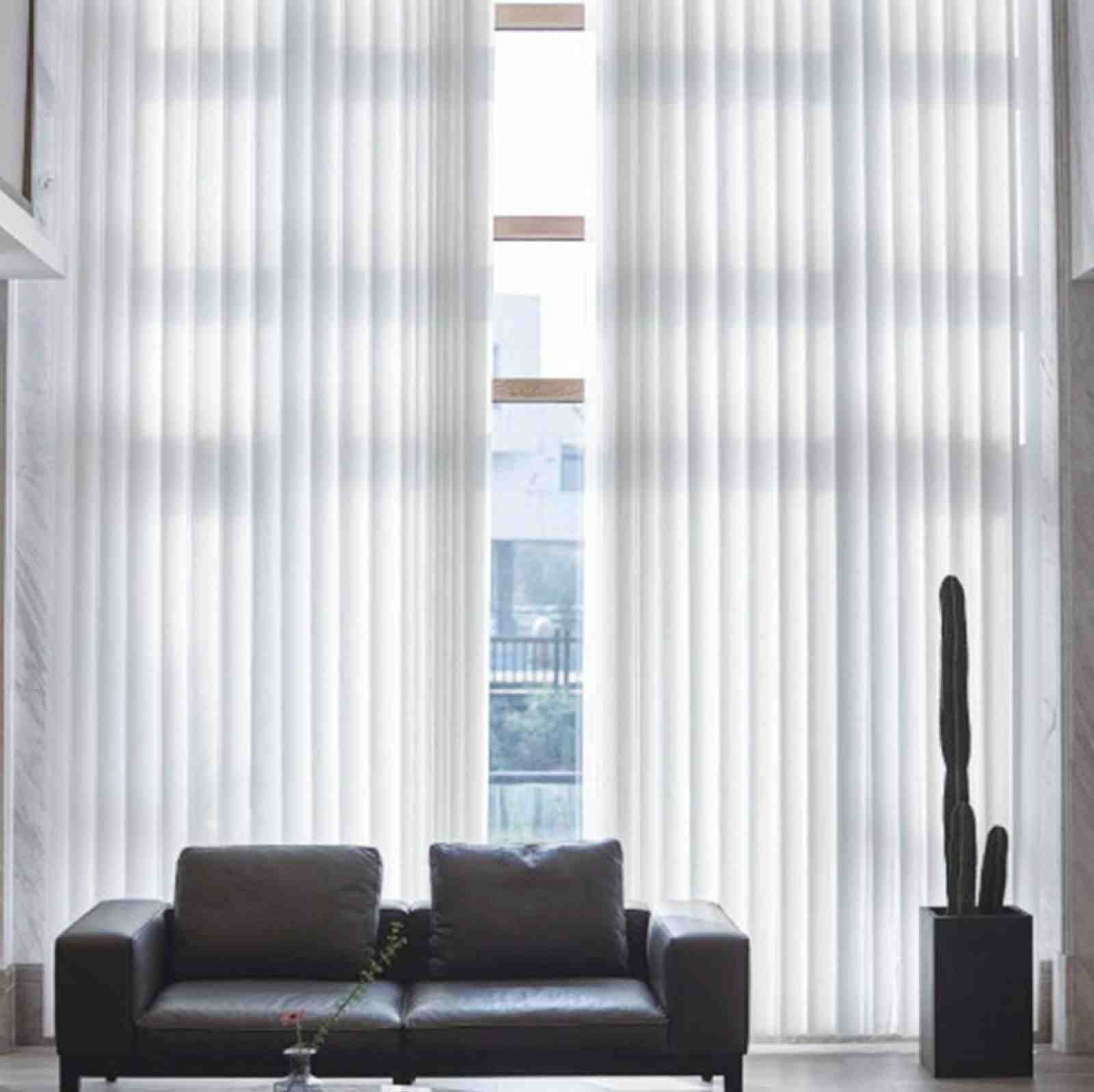 Pfik, the hotel living room manually vertically erects the blinds of the blinds, the bright, electric dream curtains of light luxury.