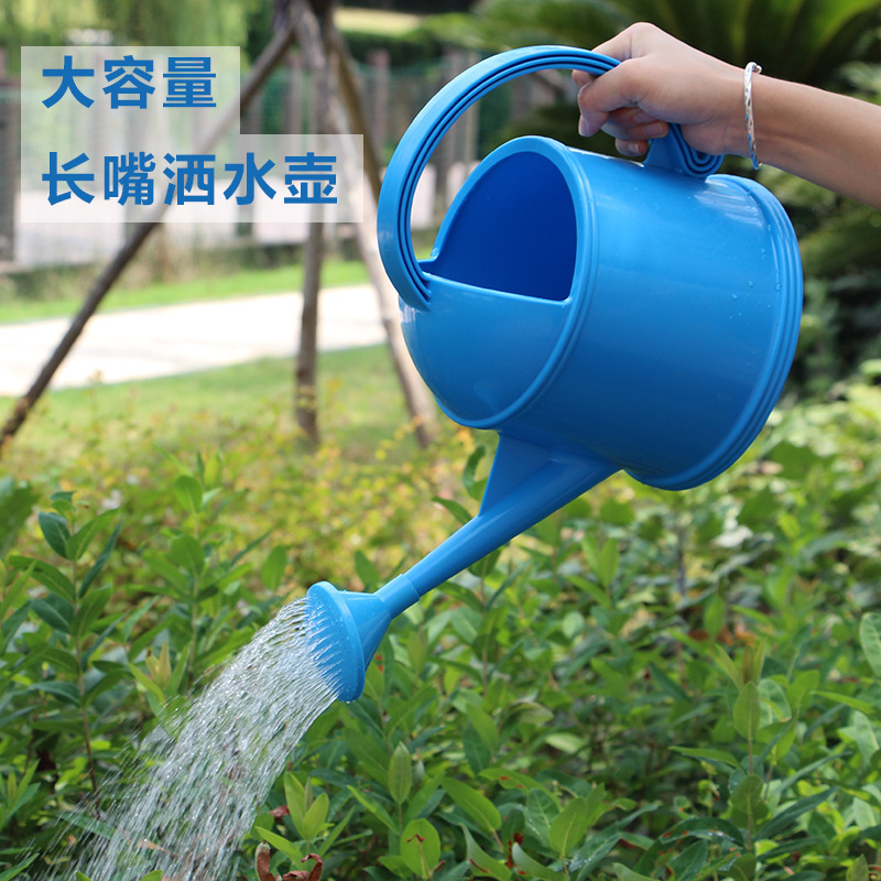Một chậu hoa với một miệng dài và một khối lượng lớn nhựa lai hoa