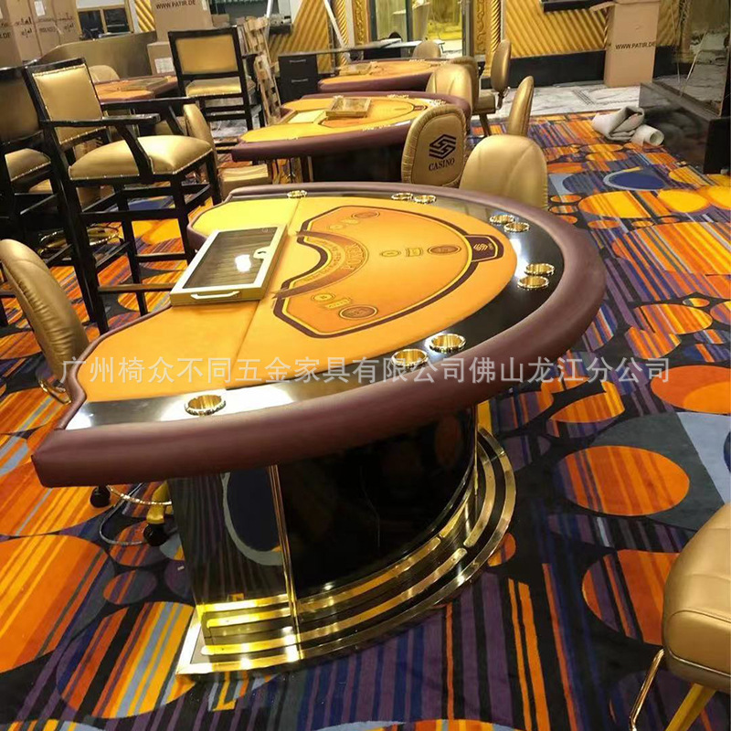 The bar will rotate the new white-white casino seat up and down the chair in Macao Entertainment City.