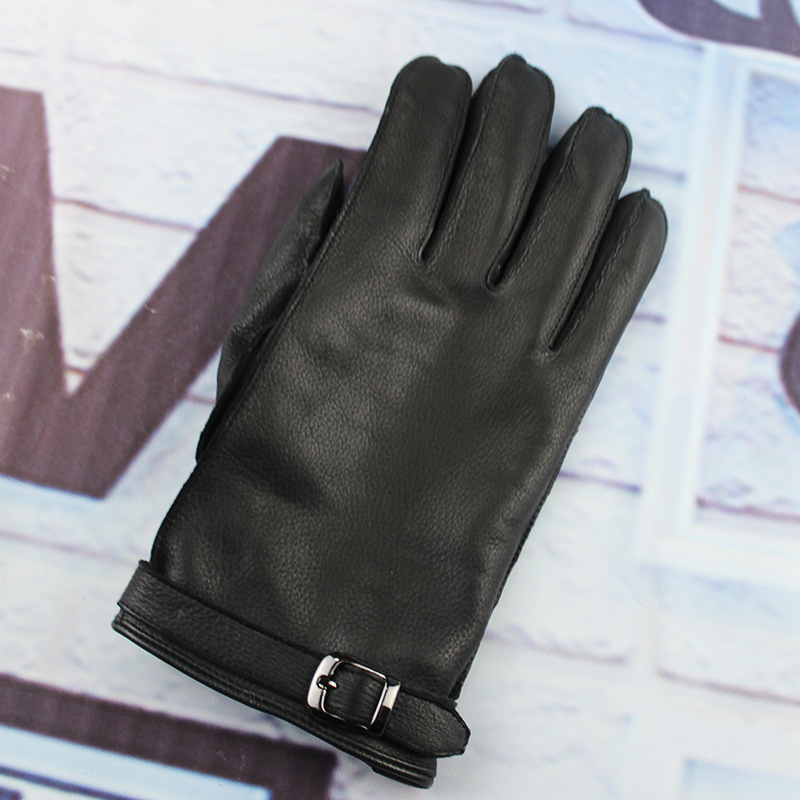 The manufacturer's wholesale man's winter deer-skin warm gloves rides with velvet-proof gloves.