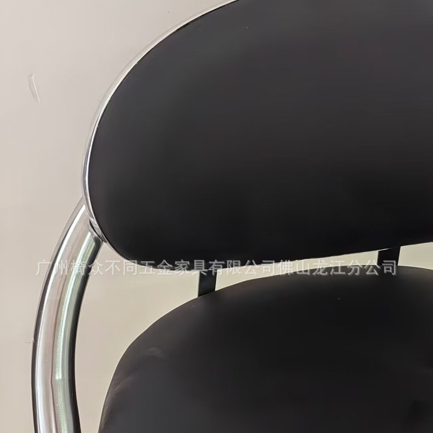 New listings of modern, simple, about wide and thick gamer chairs.