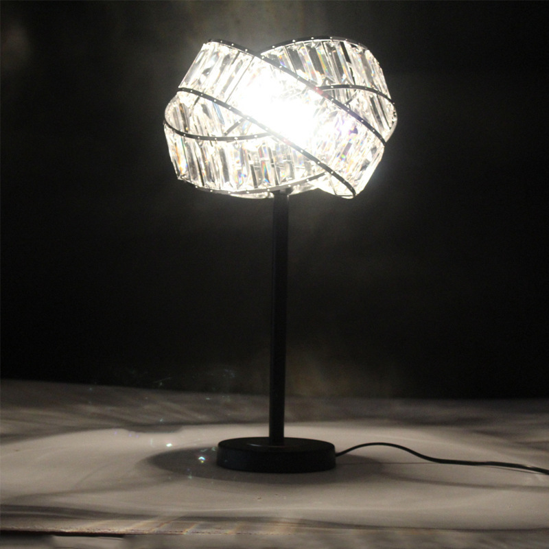 The American creative living room lamp, the hotel's high-end crystal lamp, the bedroom cozy bed headlight.