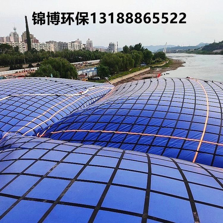 Water-covering and pvc-loading vehicles carrying large-scale water-covered bladders folding for drought-resistant agriculture