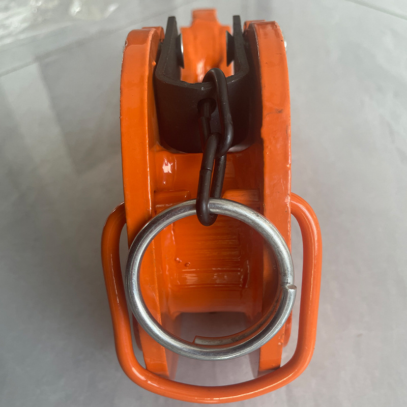 The plant's wholesale steel pliers are lifting the crane hook, 2T3T alloy.