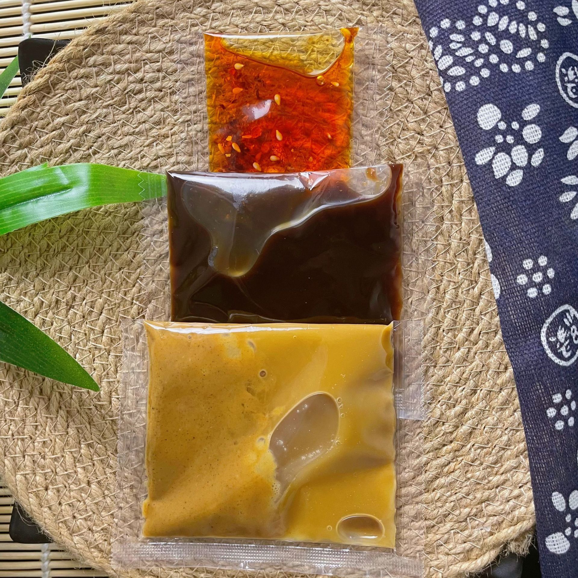Khoai tây mọc lên một cái áo ngực bằng rau.