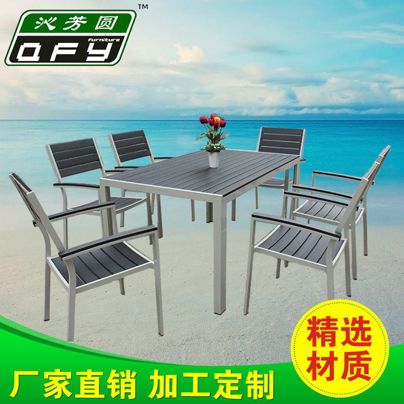 Designed by an outdoor table and chair furniture for wood-resistant table and chair outside the coffee shop