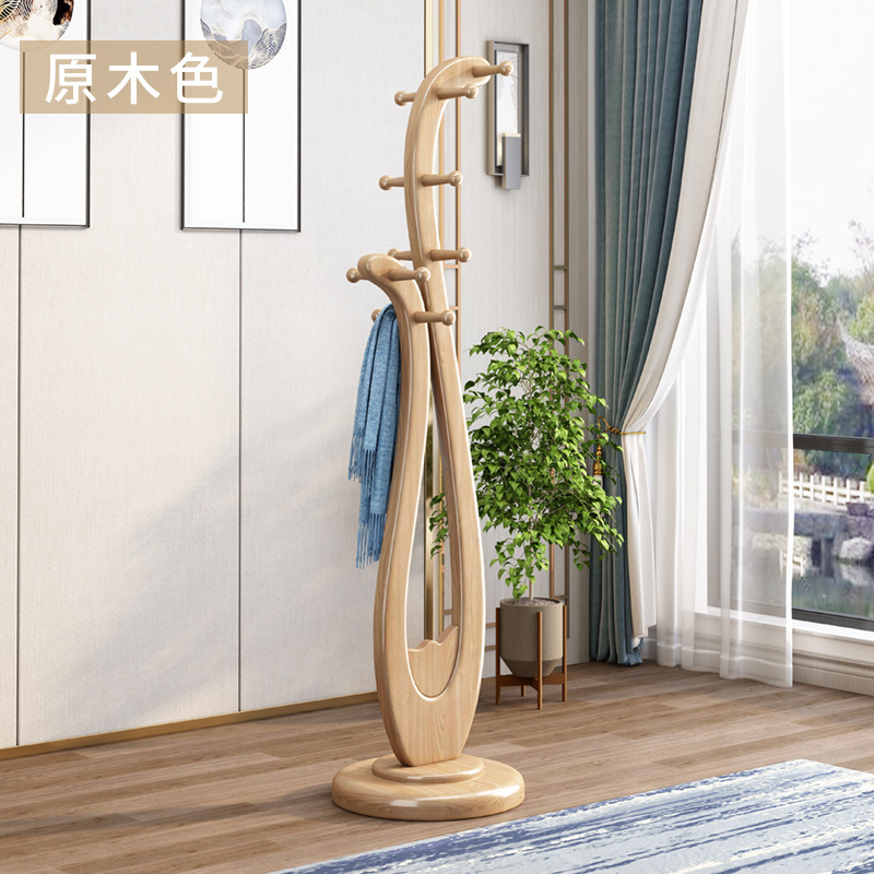 Ngôi nhà trong những cái móc mũ gỗ thật với quần áo có lưới, móc treo phòng ngủ, đồ gỗ sang trọng và Trung Quốc.