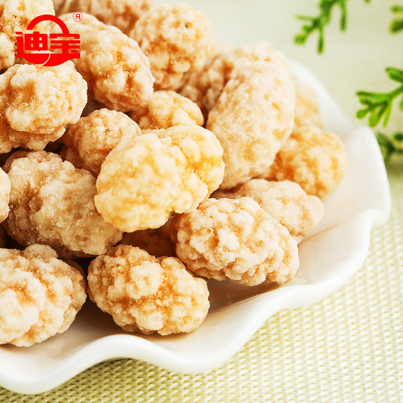 Đậu phộng và đồ ăn vặt.