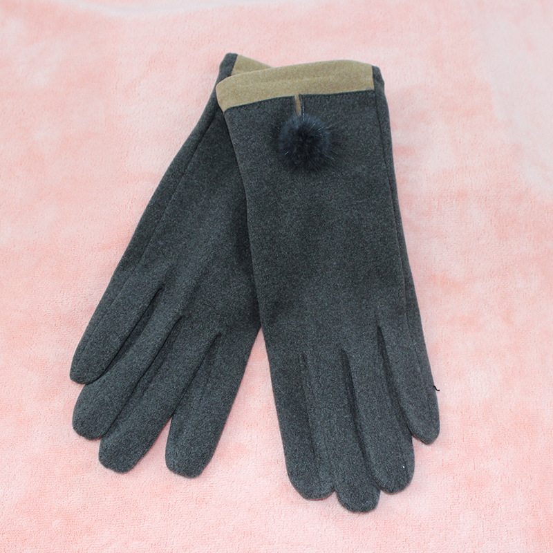 In the autumn of 2020, Ms. Warm Gloves will ride the wheel gloves to the wholesaler with the thick gloves.