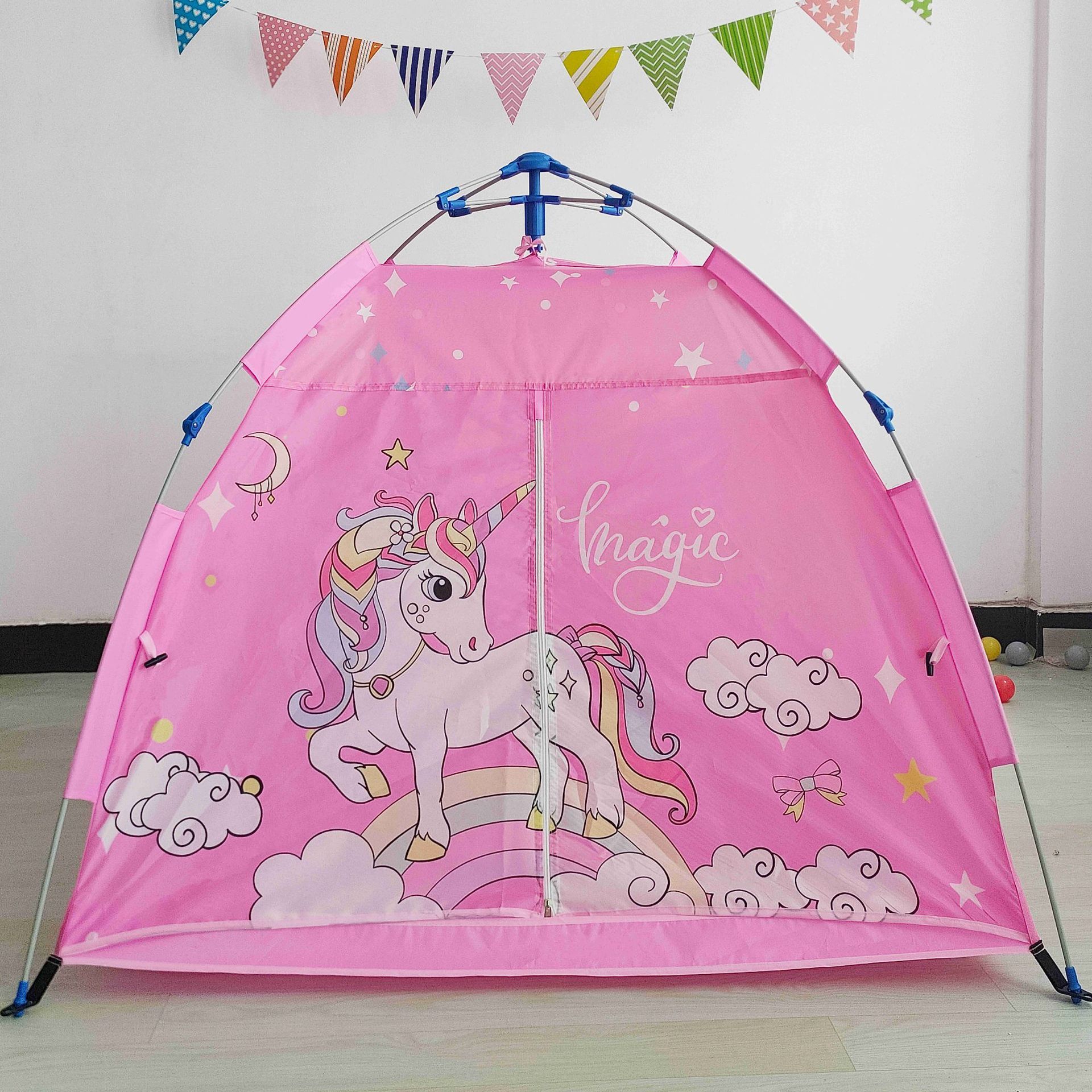 Toàn bộ tốc độ thủy lực tự động gấp các nhà chơi của trẻ em lều, nhà trẻ em, phòng của cô gái bên trong và bên ngoài.