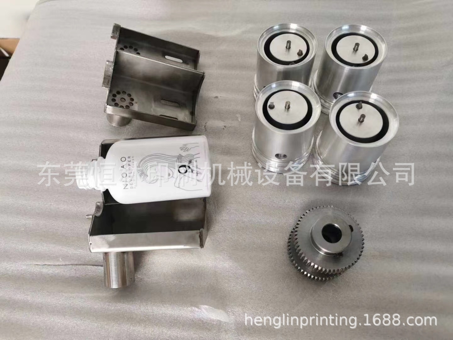 Full automatic silk-printer clamp, round-barrel, flat-barrel, square-barrel.