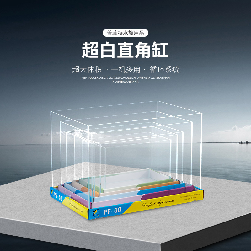 Một chiếc xe tăng vàng siêu lớn, một chiếc xe đẩy nhỏ chở sinh thái, bị nhét trong một cái bể thủy tinh.