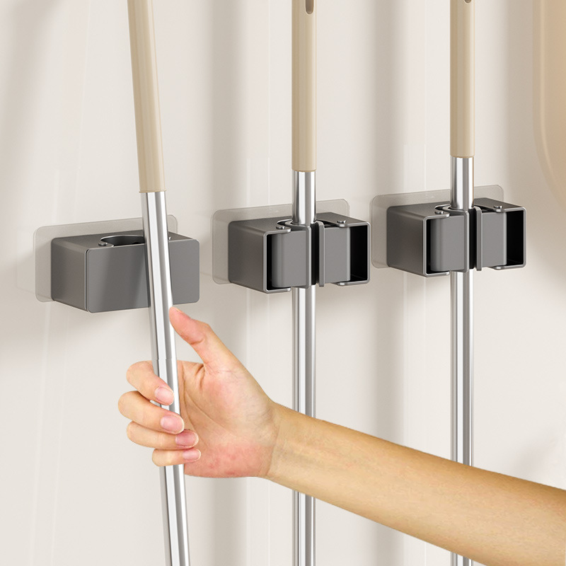 Tow-to-to-to-to-tw trên các bức tường qua ban công