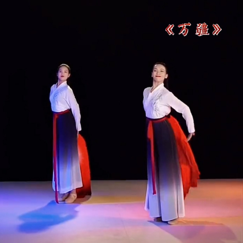 Ha Fai and Manjia dance costumes in the original plaza, classic Han Chinese costumes, performing modern stage costumes