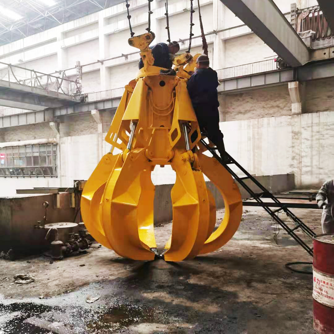 Hydraulic grab. Industrial crane fittings, electric hydraulic grab.