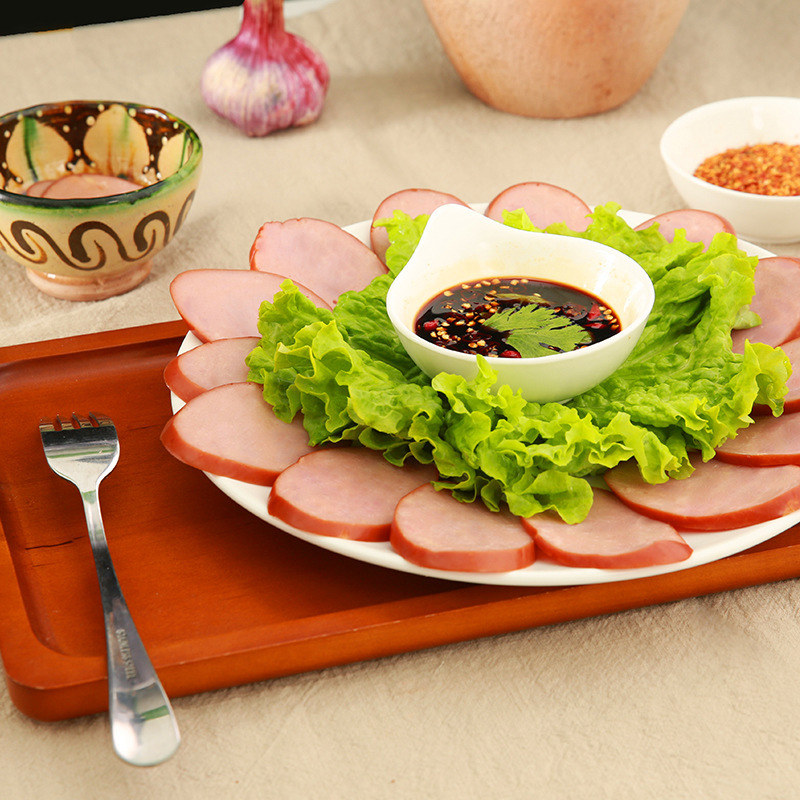 Thịt nguội và bạn uống bia xúc xích.