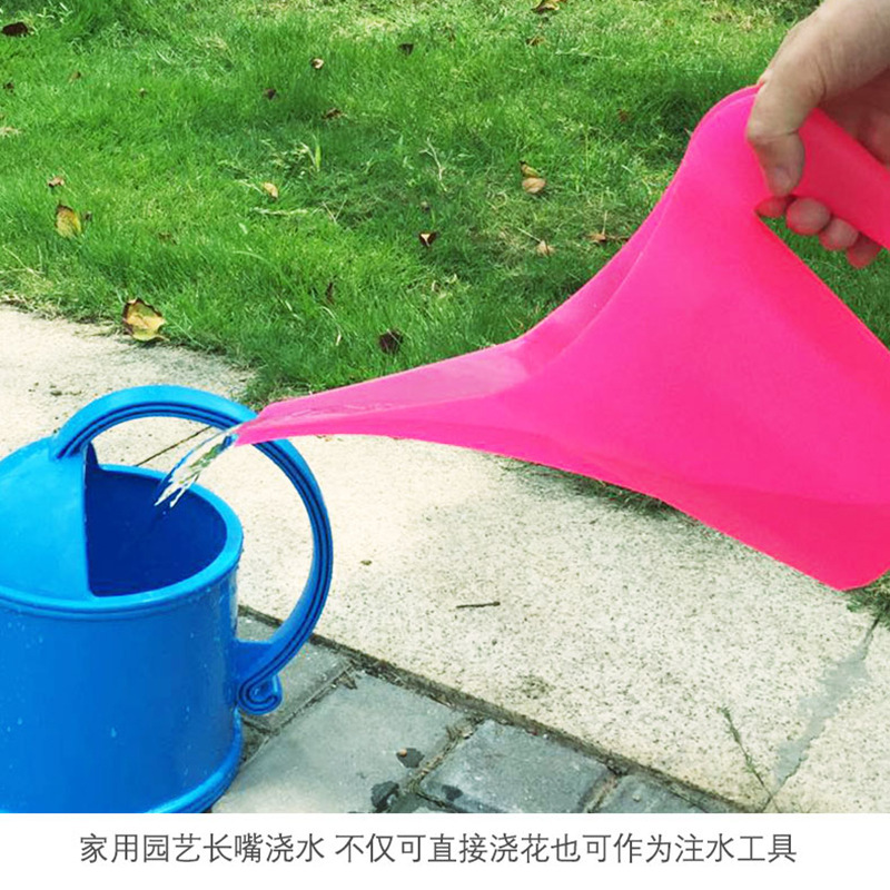 Một chậu hoa với một miệng dài và một khối lượng lớn nhựa lai hoa