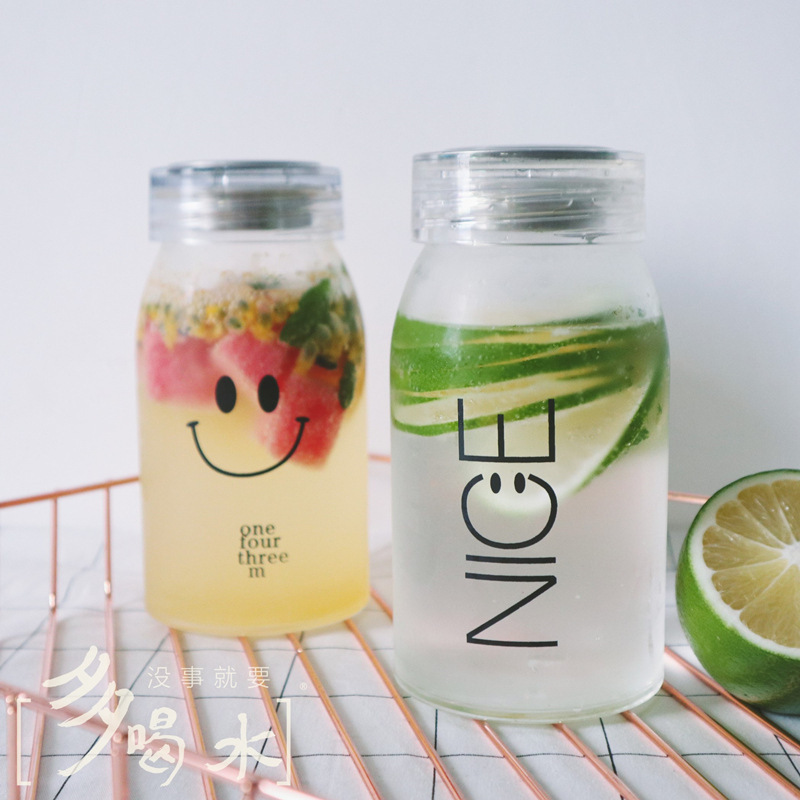 The factory distributes a small, new, large-capacity water cup in which both male and female students carry a simple personal glass.