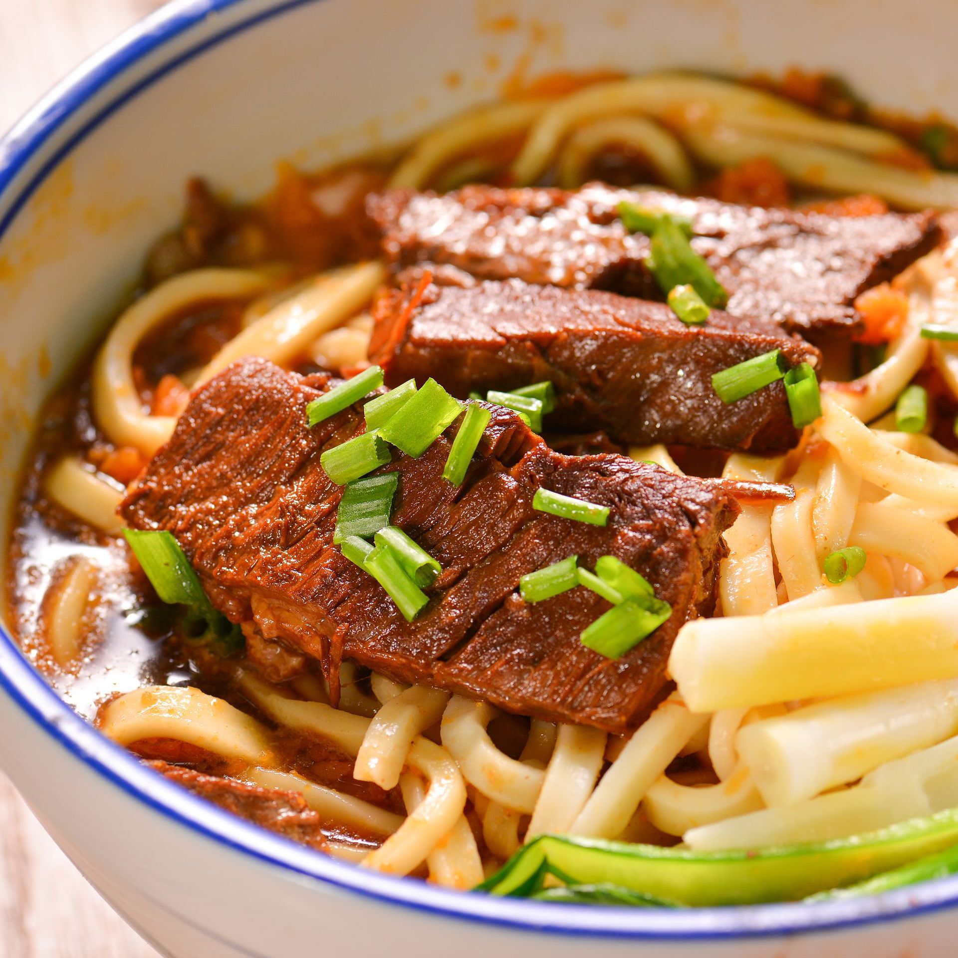 Một kg nước sốt ở nhà ăn trường của công ty nước sốt thịt bò tư nhân cho nước sốt thịt bò nướng