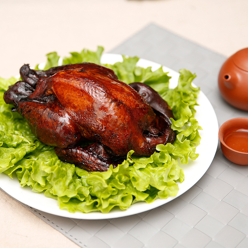 Gà với món ăn là 550g trong nước sốt gà bị rách.