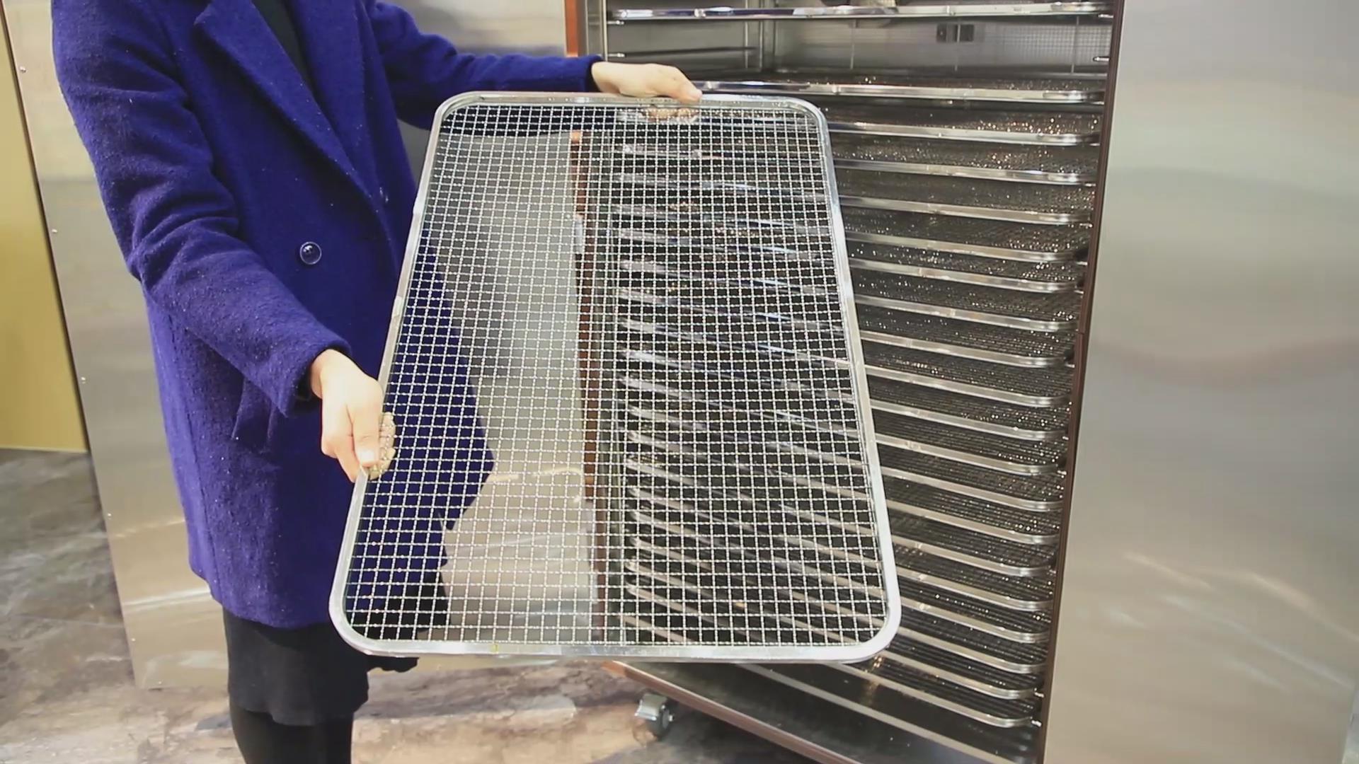 A fruit dryer, an air-energy heat pump, a gas dryer, a hot wind cycle dryer.