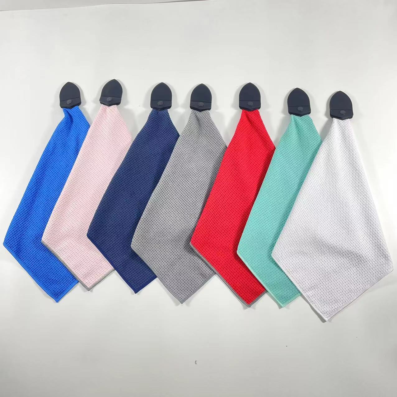 厂家定制盾牌硅胶磁铁高尔夫毛巾户外运动logo菠萝格华夫格毛巾