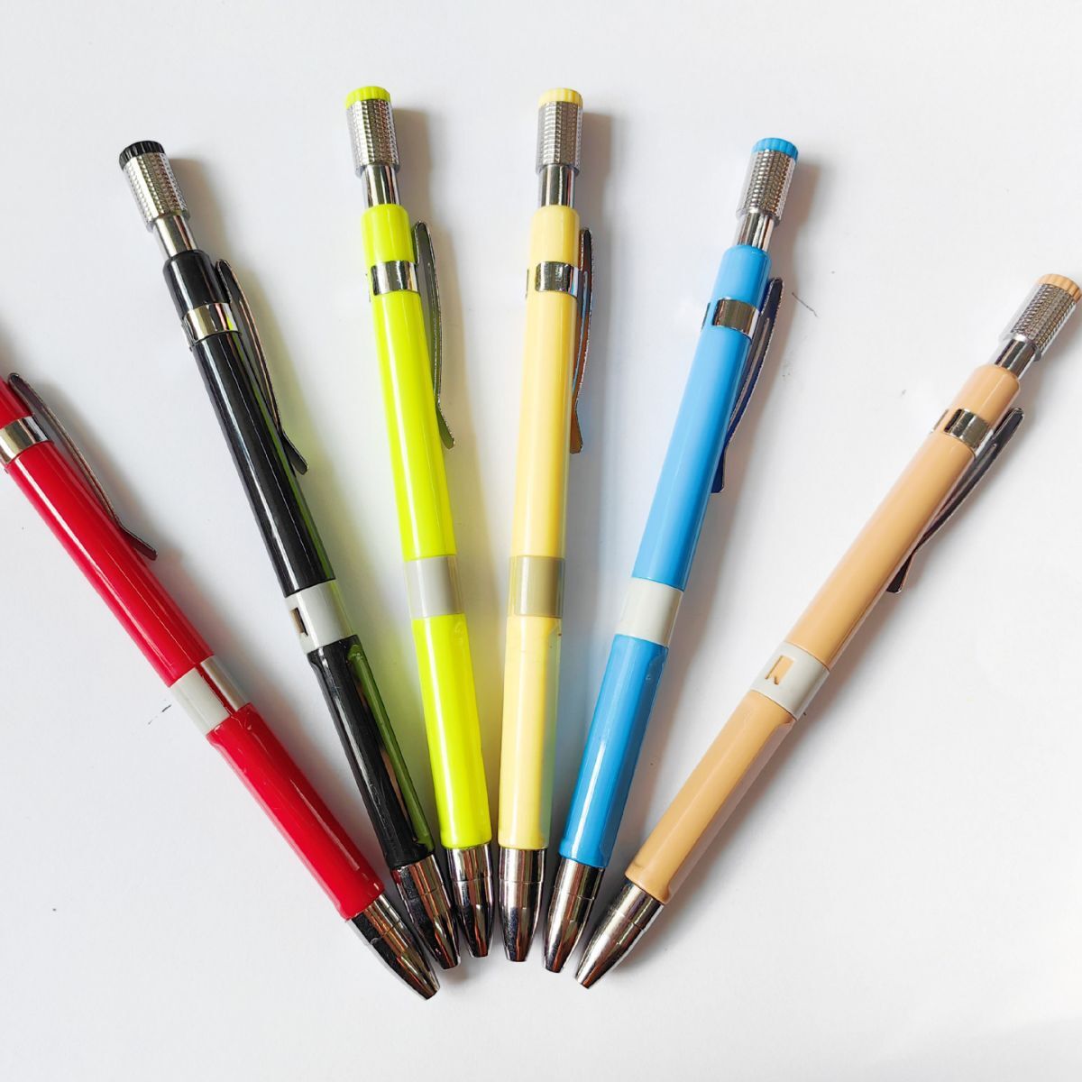 More than 2.0 mm coloured students press automatic pencils to avoid plastic activity.