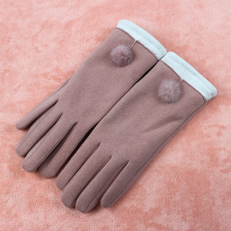 In the autumn of 2020, Ms. Warm Gloves will ride the wheel gloves to the wholesaler with the thick gloves.