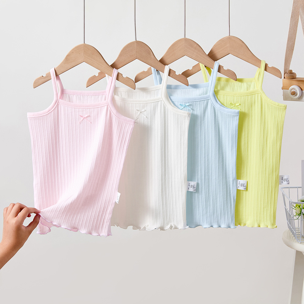 Hai miếng pyjama cho một đứa trẻ với một bộ áo bông 100 xu và một bộ pyjama.