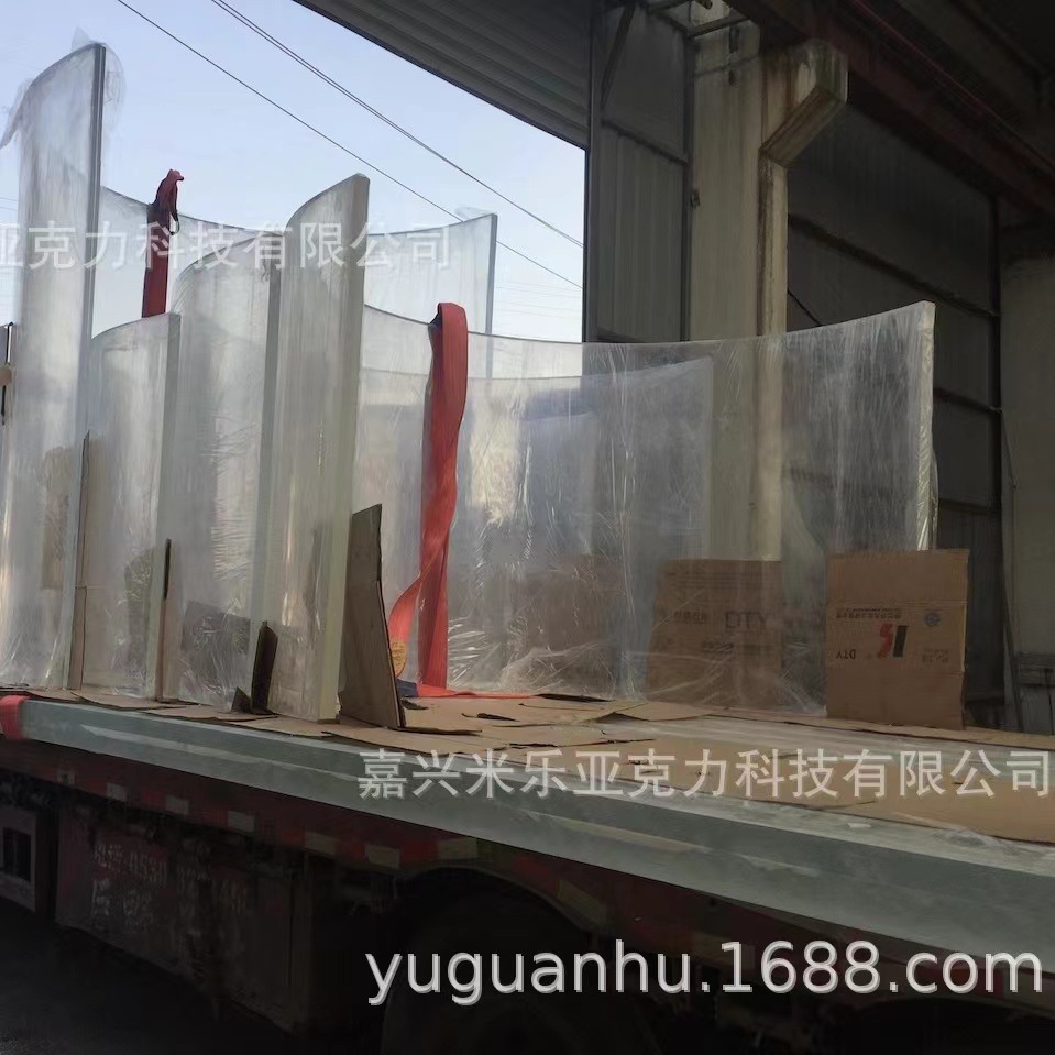 Công ty gốc chịu trách nhiệm cho việc xây dựng bảo tàng thủy tinh hữu cơ, xây dựng chuyên nghiệp của thủy cung, Akeley.