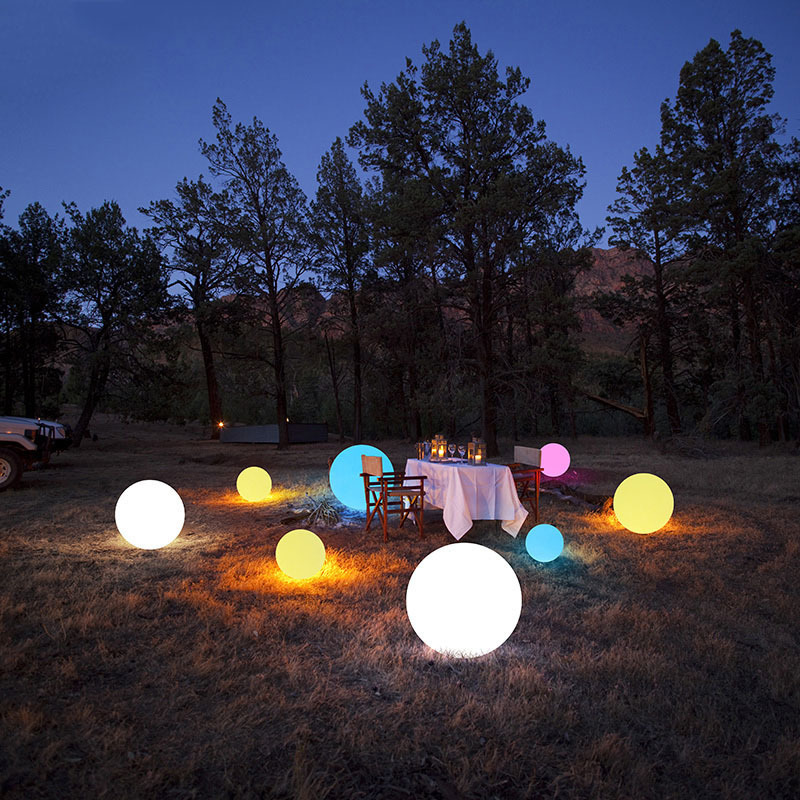 Led-lighted solar courtyard spherical lights on the garden lawn of the villa decorated the waterproof outdoor atmosphere lights