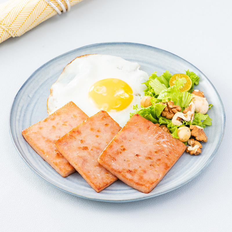 Bữa trưa của Hen Hui là bánh mì kẹp thịt nướng miễn phí của bạn tình.