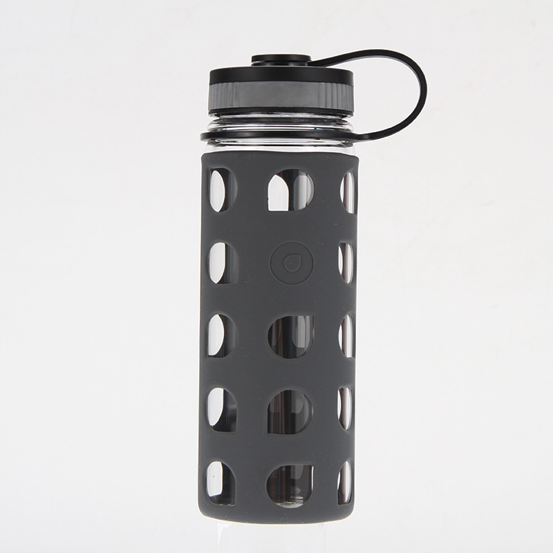 Creative round-hole silica caps, double-layered glass, and the students' water cups are customized for distribution.
