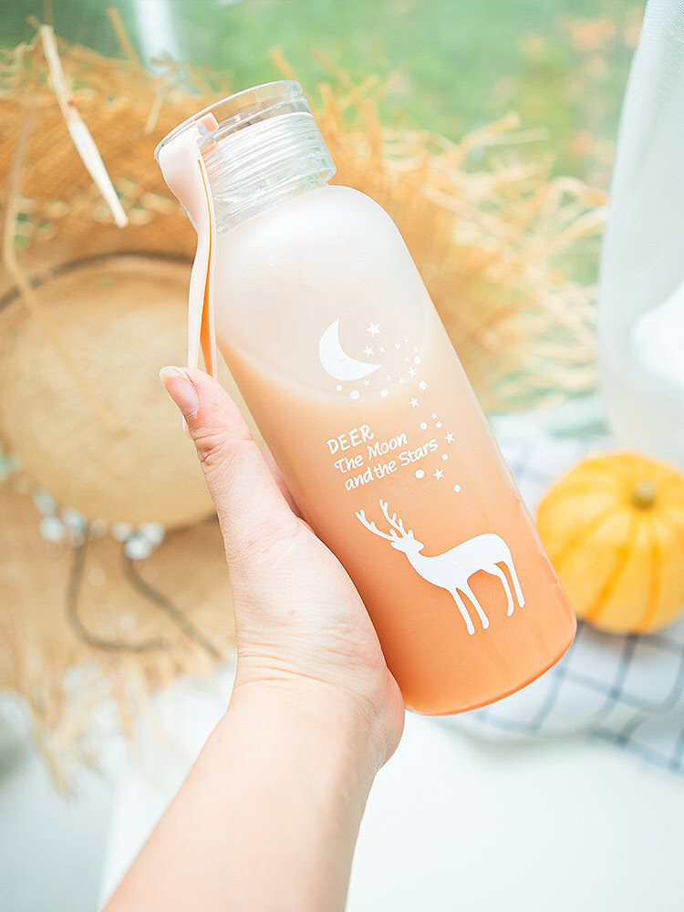 The Korean version of the sandy moose glass will follow the young girl's new water cup's creative trend.