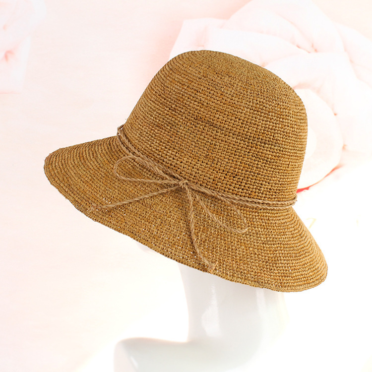 The Straw Hat Girl's Summer Hand with the Laffith Hat, the 8CM female sunshade, can fold the hat.