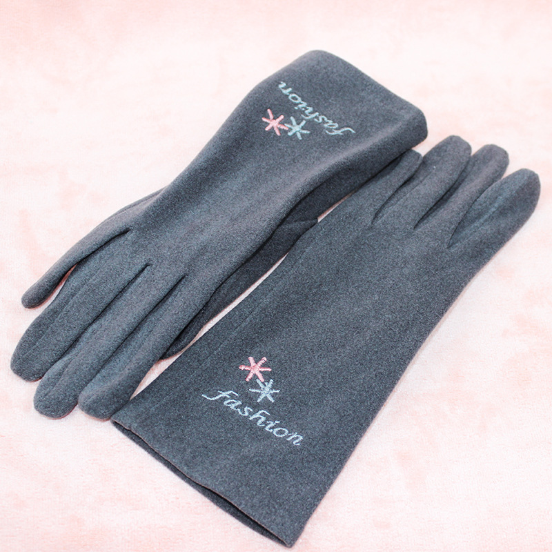 The mittens winter lady han with a thick double layer of cuddly warm, wind-proof ride gloves.