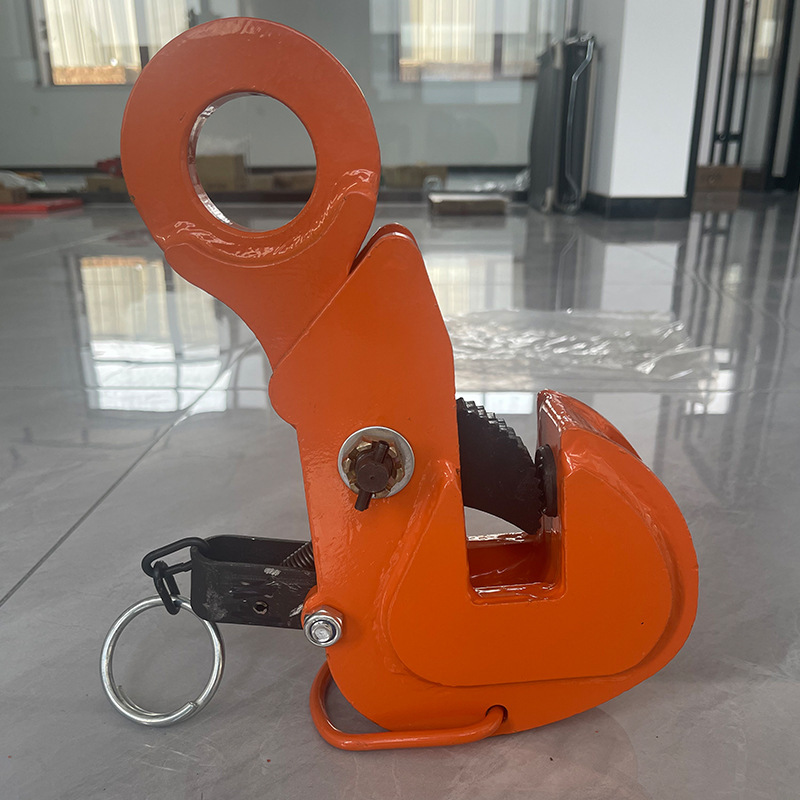 The plant's wholesale steel pliers are lifting the crane hook, 2T3T alloy.