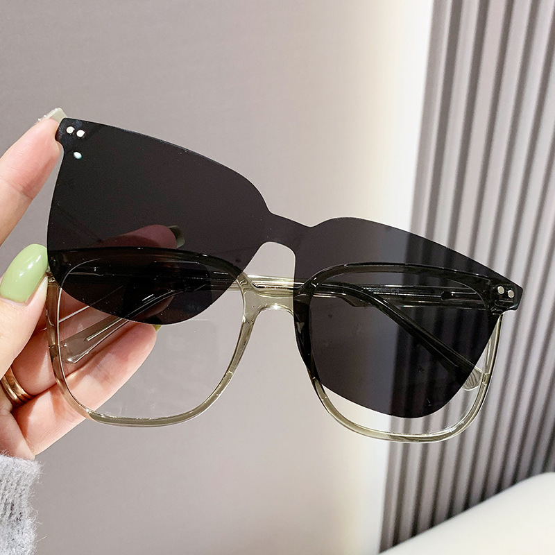 The new luminous luminous eyeglasses drive two-to-one fashion mirror sunglasses.