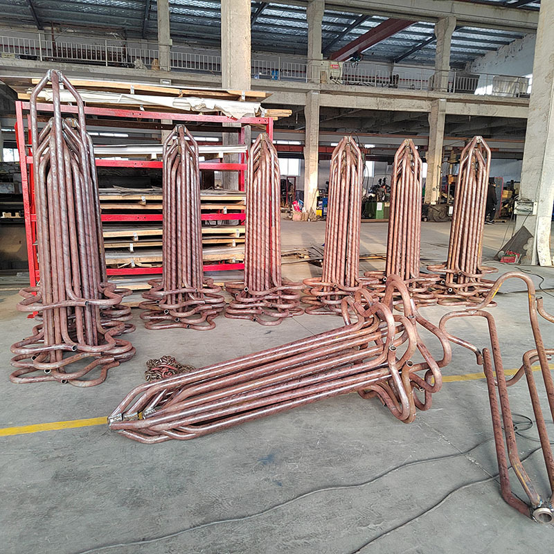 Welding on the wires of the wires and the stainless wire ropes.